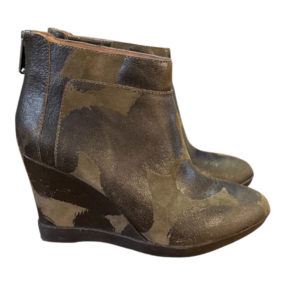 Donald J Pliner "Chez" Vintage Suede Camouflage Wedge Booties Women’s Size 9.5